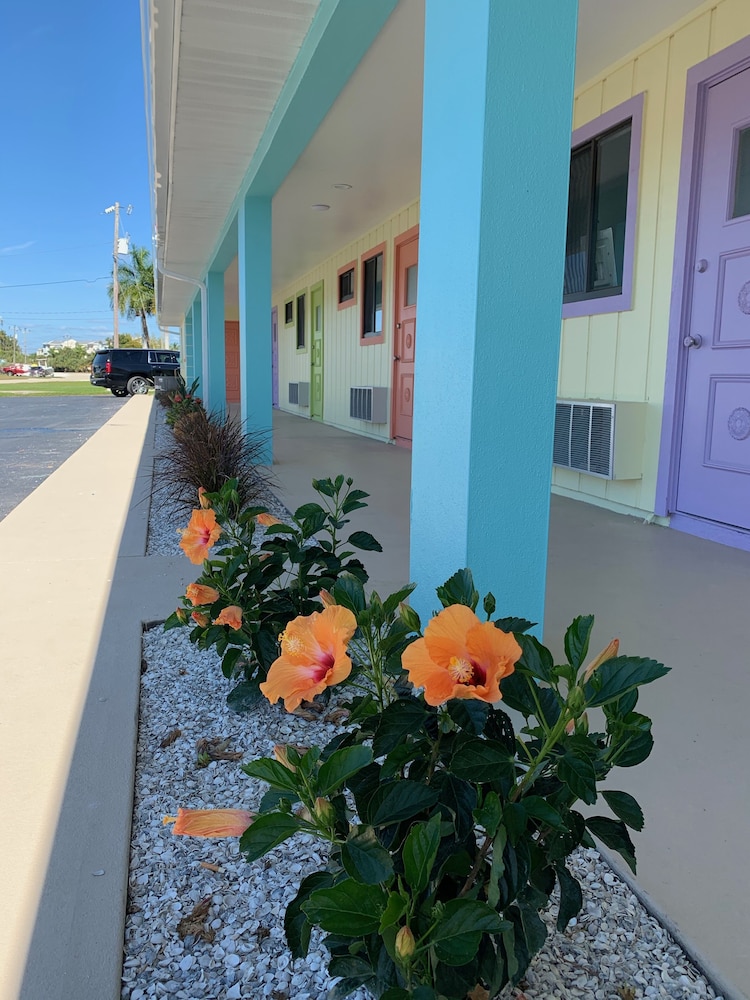 Off the Charts Inn & Out Island Resort - carbon neutral hotel in Saint James