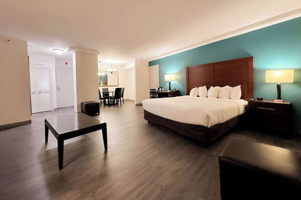 The Adventure Hotel by the parks - photo 37