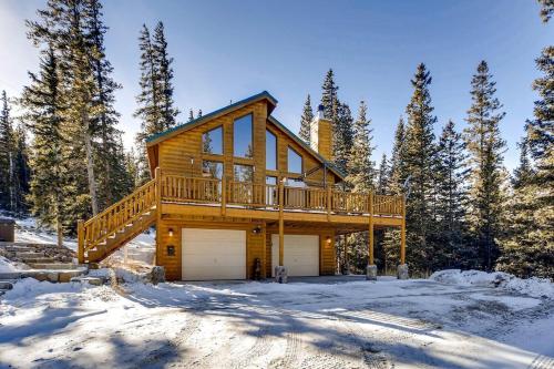 Private Luxury Mountain Retreat with a Private Hot Tub Surrounded by Wildlife Moose Haven — 4-Star Luxury Hotel in Fairplay, United States