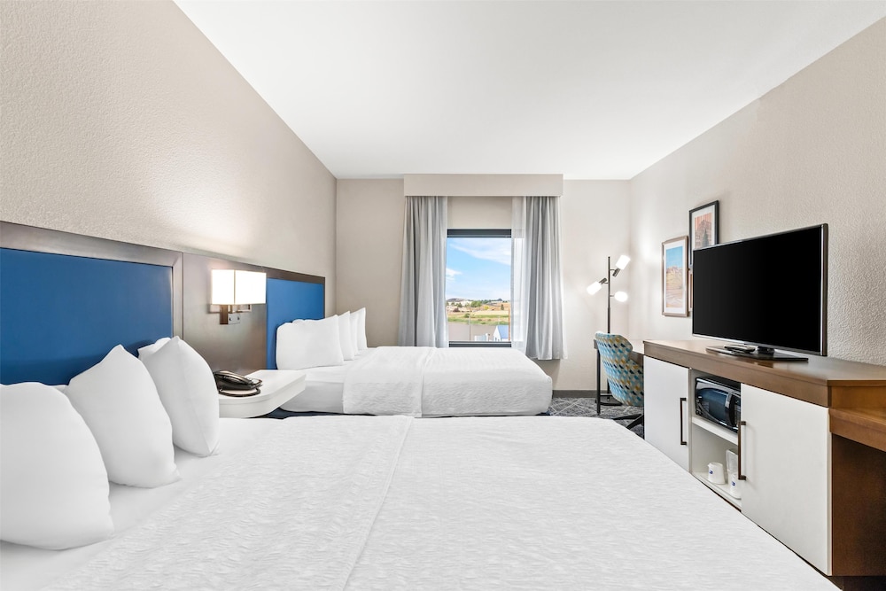 Hampton Inn Laramie - photo 18