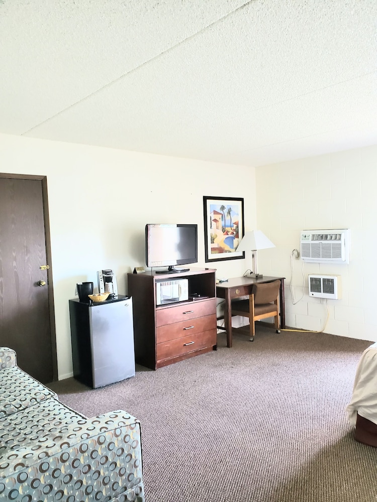 M&M Motel - photo 15