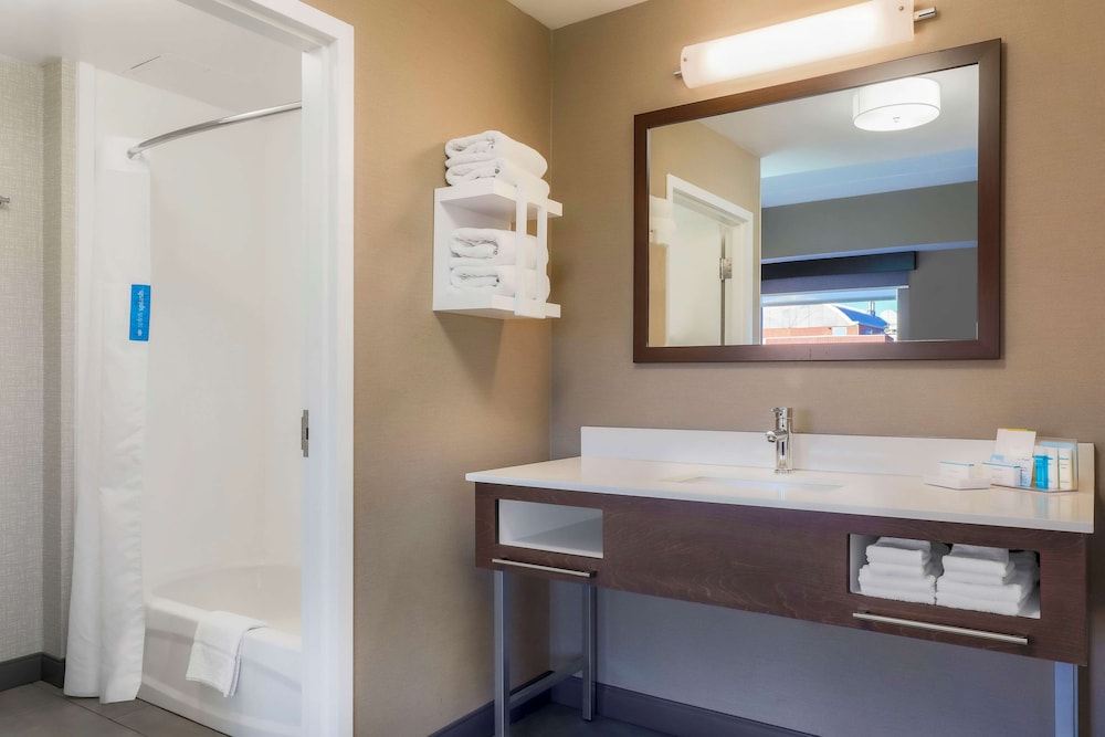 Hampton Inn & Suites Pittsburgh Downtown - photo 25