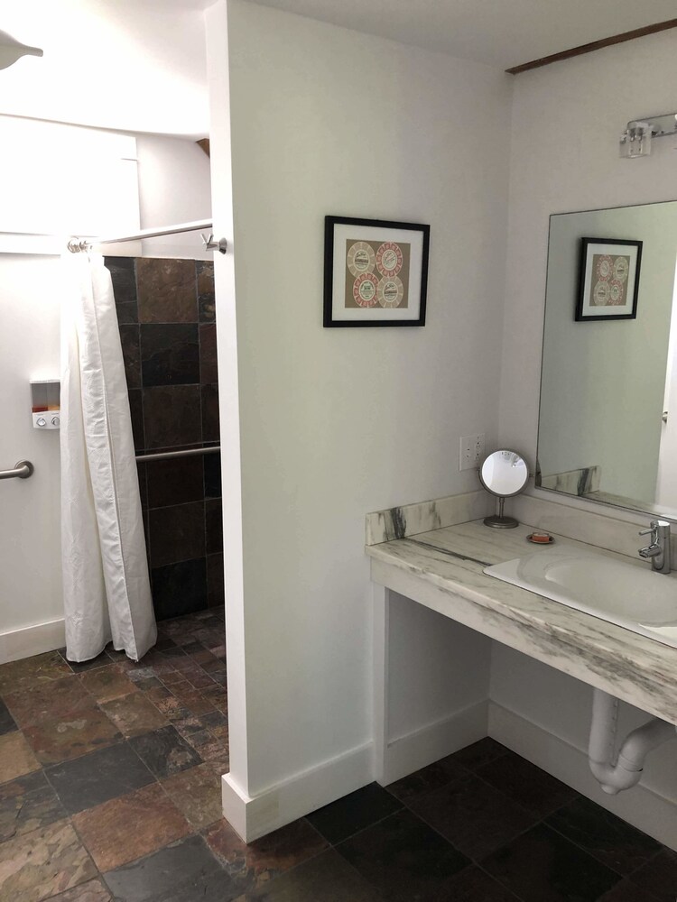 Shoreham Inn Bed & Breakfast - photo 36