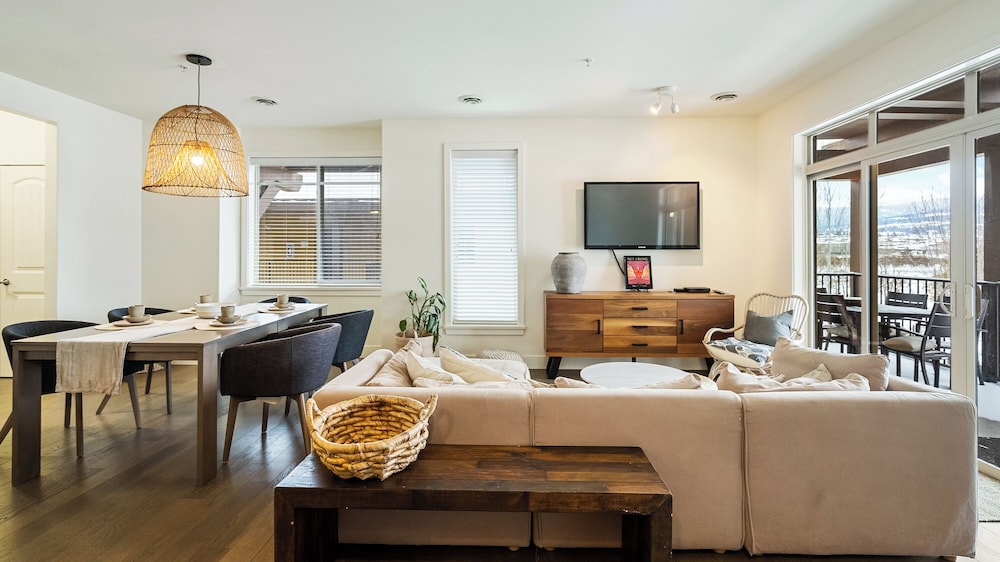 Condo at Barona Beach Lakeside Resort in West Kelowna, Canada