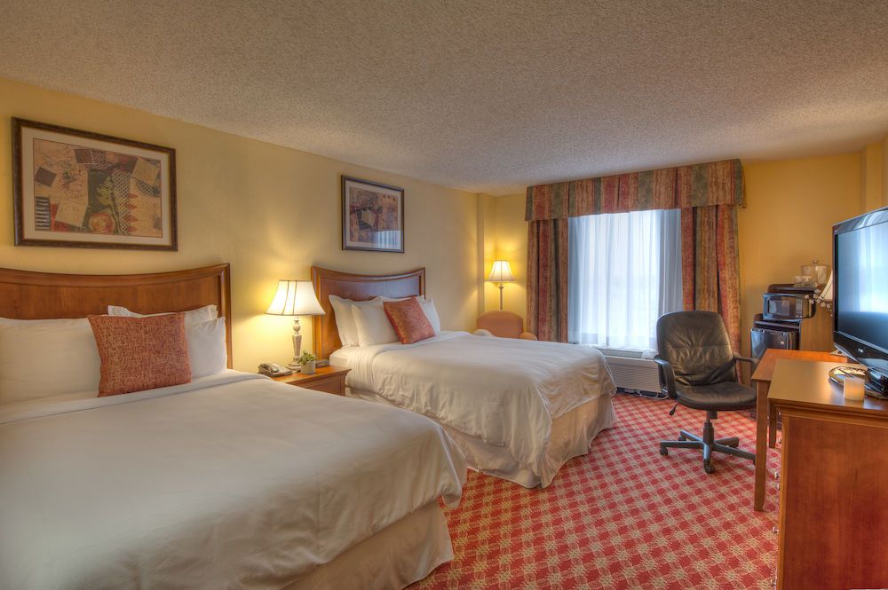 MCM Elegante Hotel and Suites - photo 8