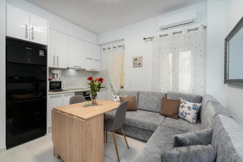 Comfy Apt Next To Metro — 4-Star Luxury Hotel in Athens, Greece