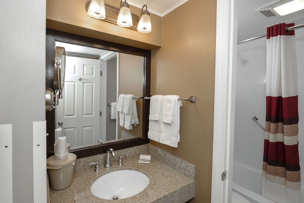 Red Roof Inn & Suites Herkimer - photo 30