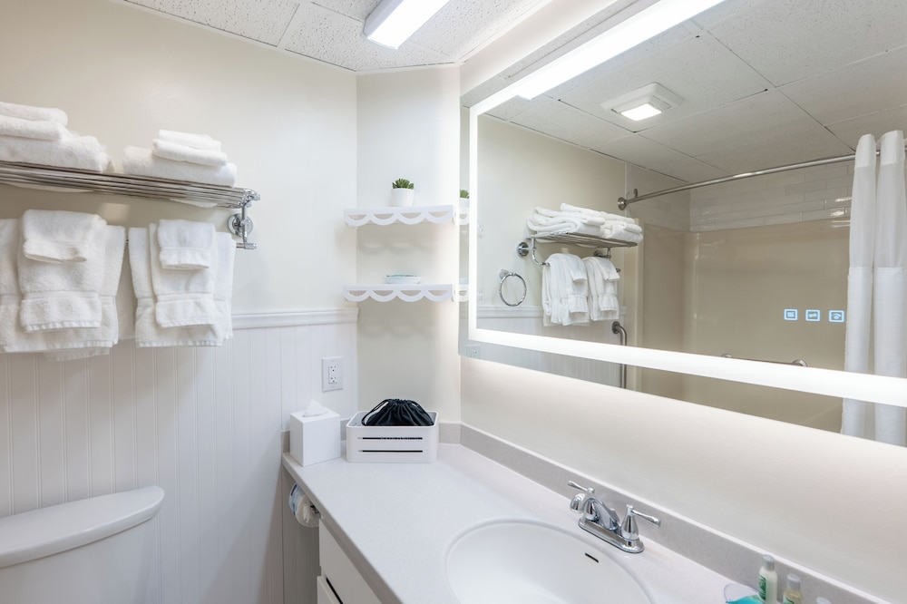 Fireside Inn & Suites Gilford - photo 48
