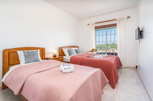 Classic & Spacious Flat w Balcony by HostWise — 4-Star Luxury Hotel in Monte Gordo, Portugal
