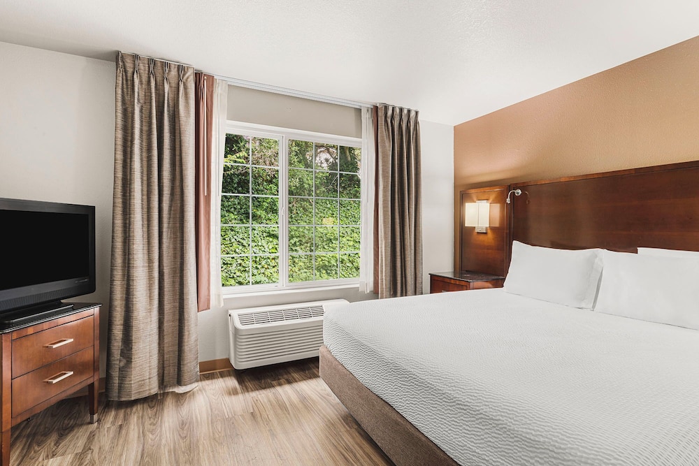 The Ashley Inn & Suites - photo 41