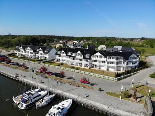 Hafenkiek 55 exklusiv wohnen am Yachthafen — 4-Star Luxury Hotel in Karlshagen, Germany