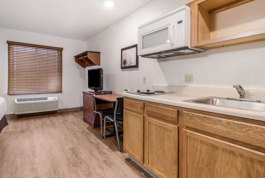 WoodSpring Suites Houston Baytown - photo 7
