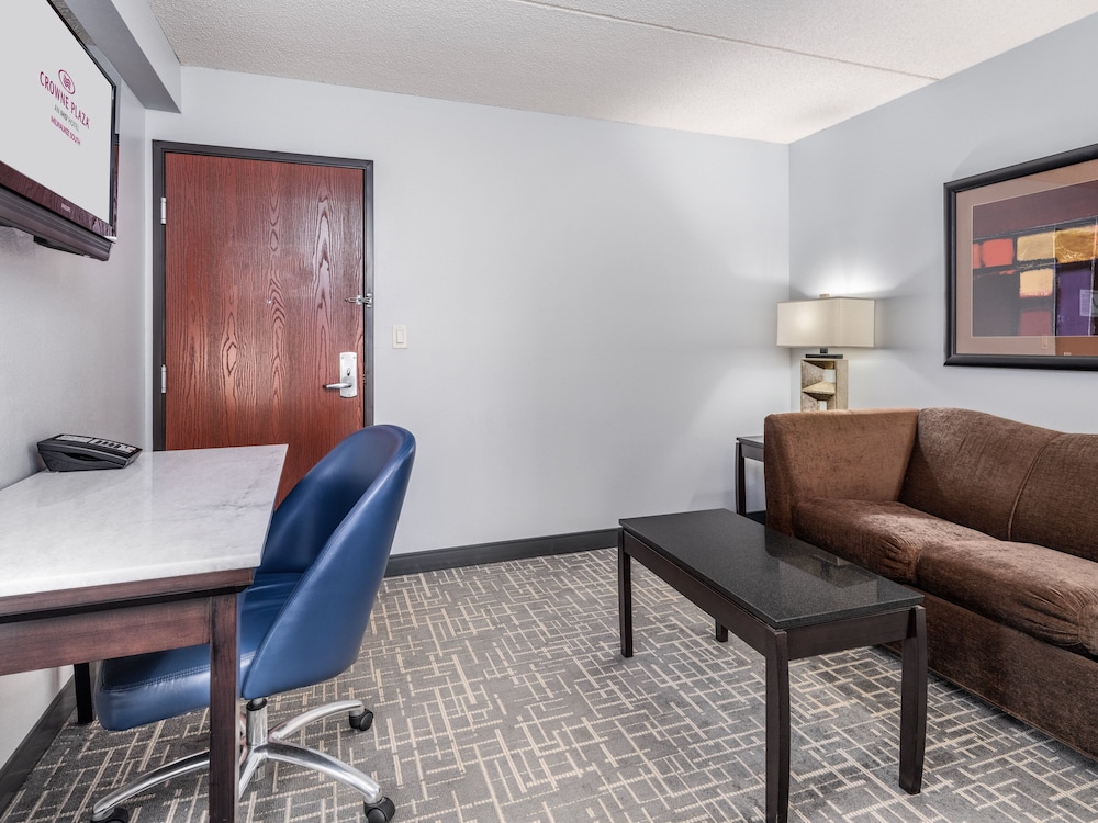Crowne Plaza Milwaukee Airport by IHG - photo 26