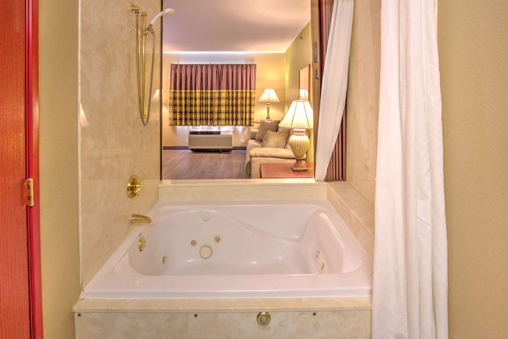 Super 8 by Wyndham Waterloo - photo 14