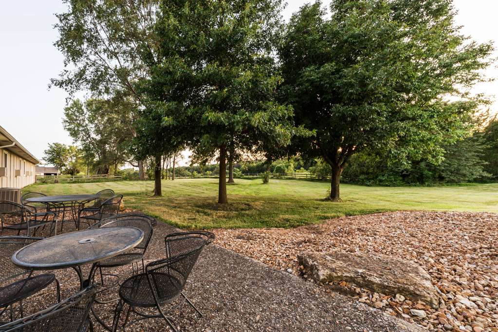 Super 8 by Wyndham Higginsville - featured photo