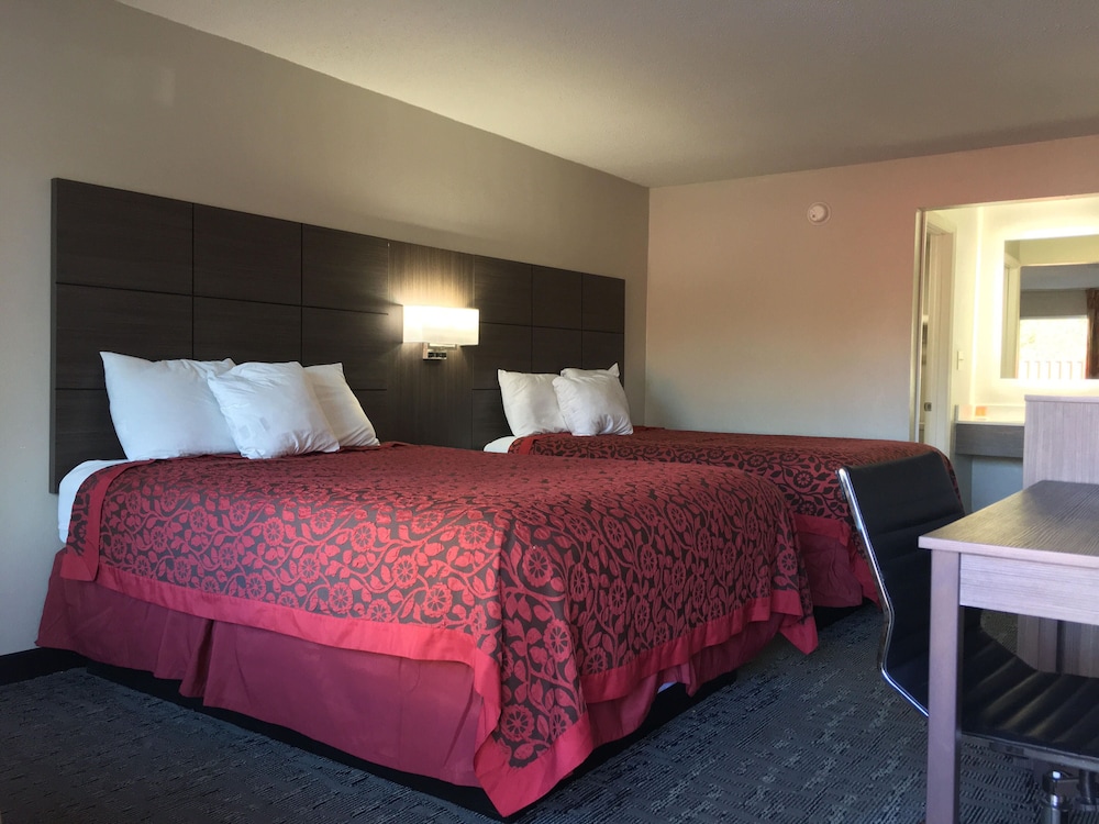 Days Inn & Suites by Wyndham Charleston Airport West - photo 11