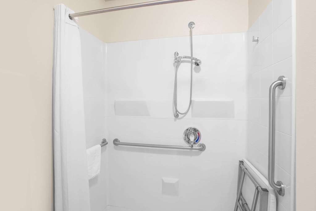 Super 8 by Wyndham Barstow - photo 9