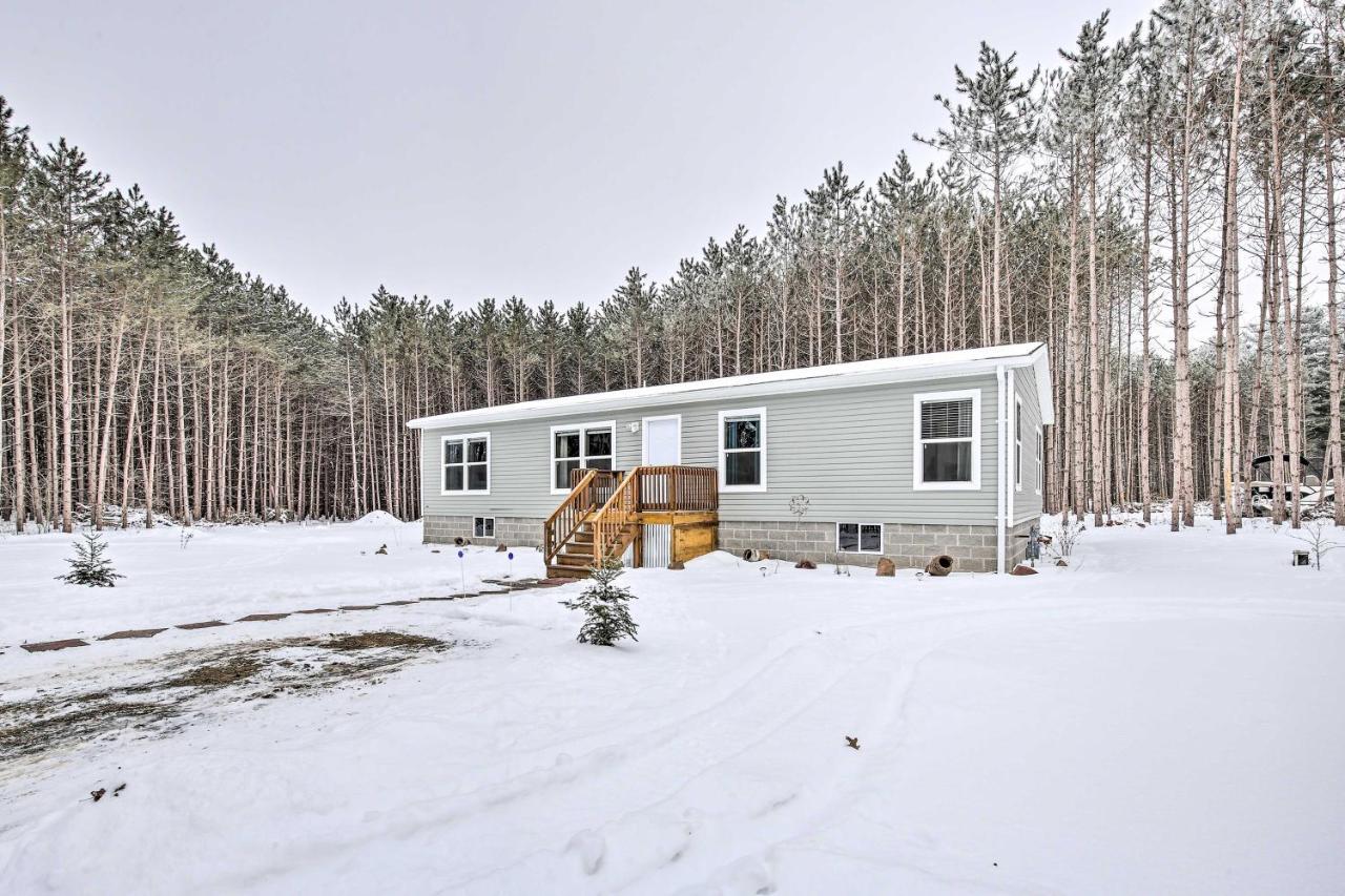 Stylish Chetek Hideaway with Lake and Dock Access — hotel in Chetek