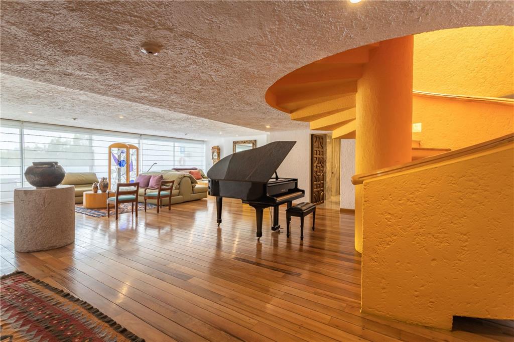 Presidential Suite common area