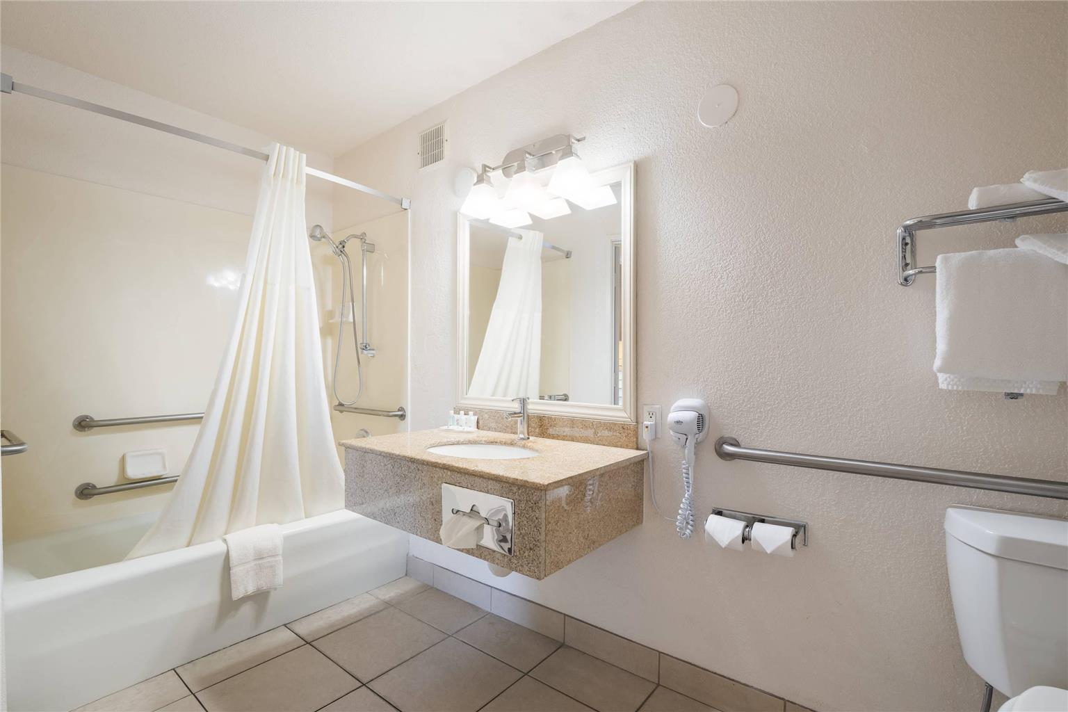 Quality Inn & Suites Lake Havasu City - photo 5