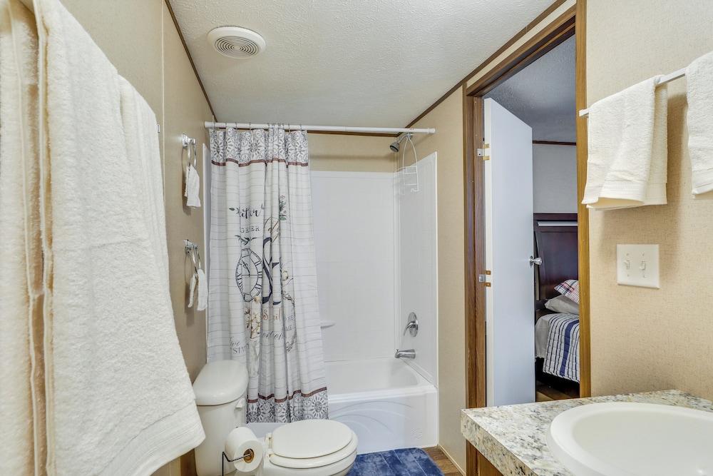 Bonneau Vacation Rental w Private Yard — Saint Stephen — photo 5