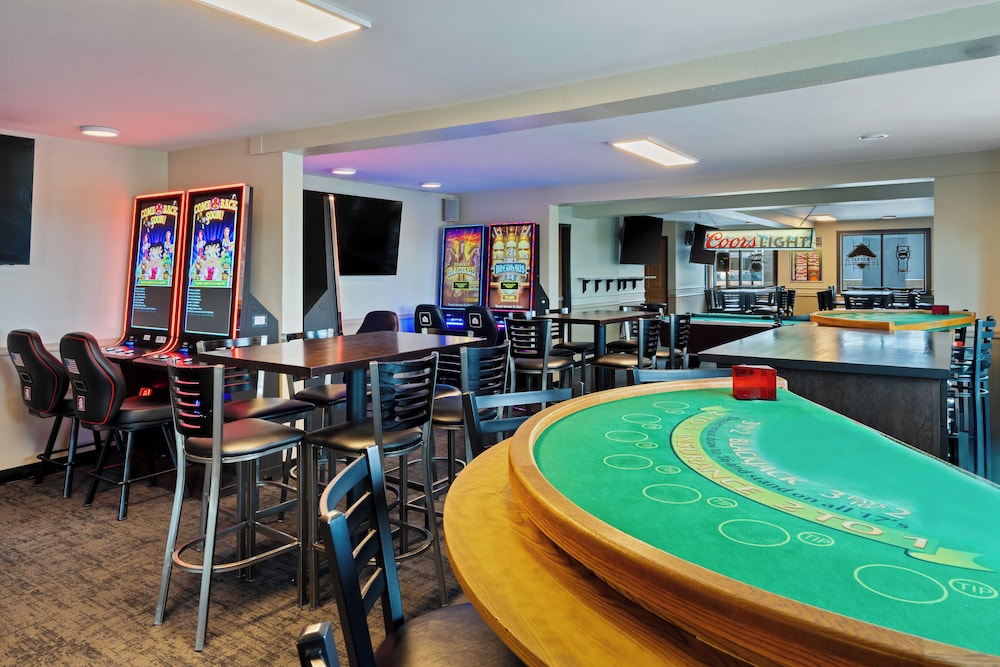 Fargo Inn and Suites - photo 22