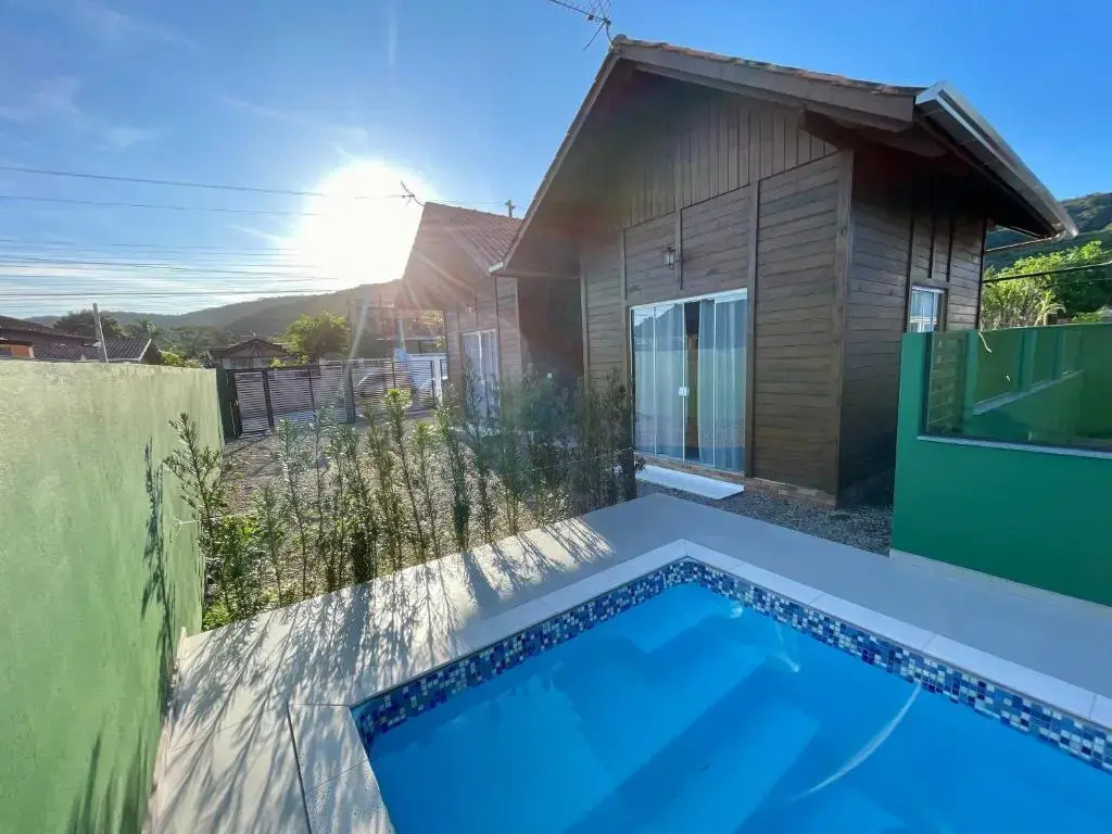 Chales Costa Esmeralda Com Piscina Bombinhas