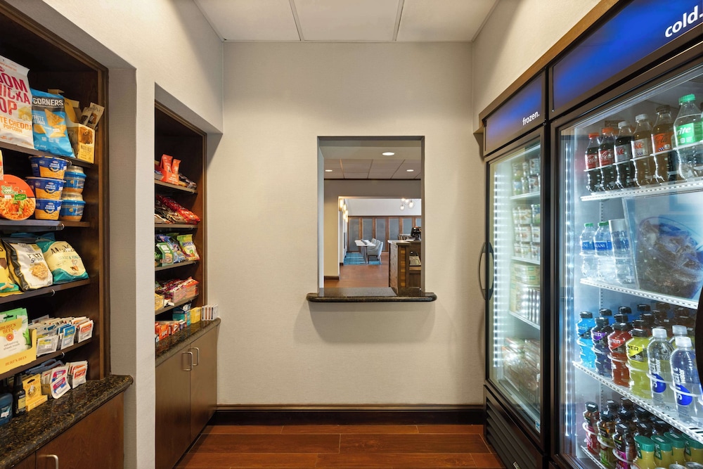 Hampton Inn & Suites Savannah Airport - photo 28
