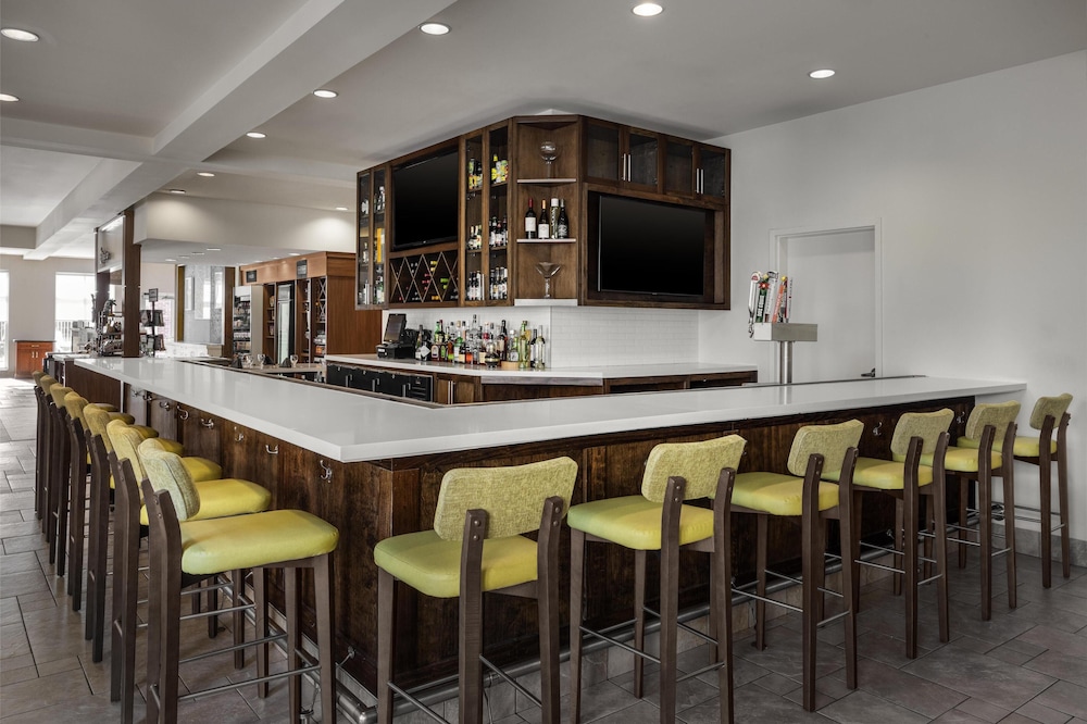 Hilton Garden Inn Pascagoula - photo 39