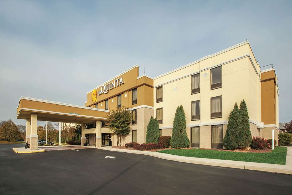 La Quinta Inn & Suites by Wyndham Mechanicsburg Harrisburg - photo 2