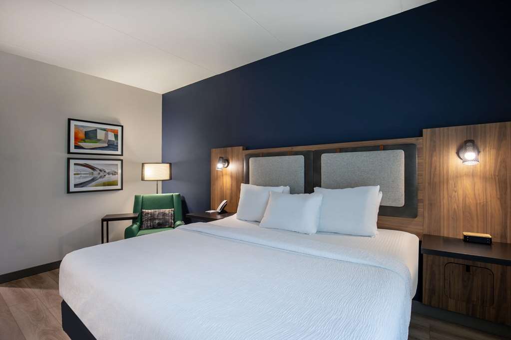 La Quinta Inn & Suites by Wyndham Chattanooga Downtown South - photo 9