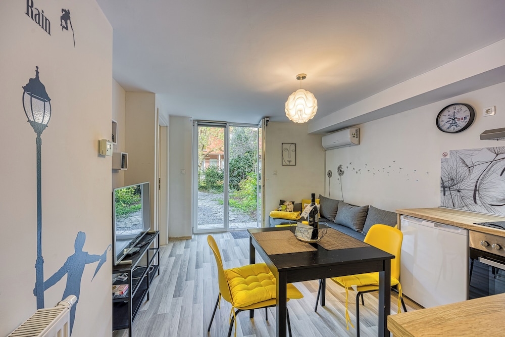 Bumblebee Apartment with Garden — 4-Star Luxury Hotel in Zagreb, Croatia