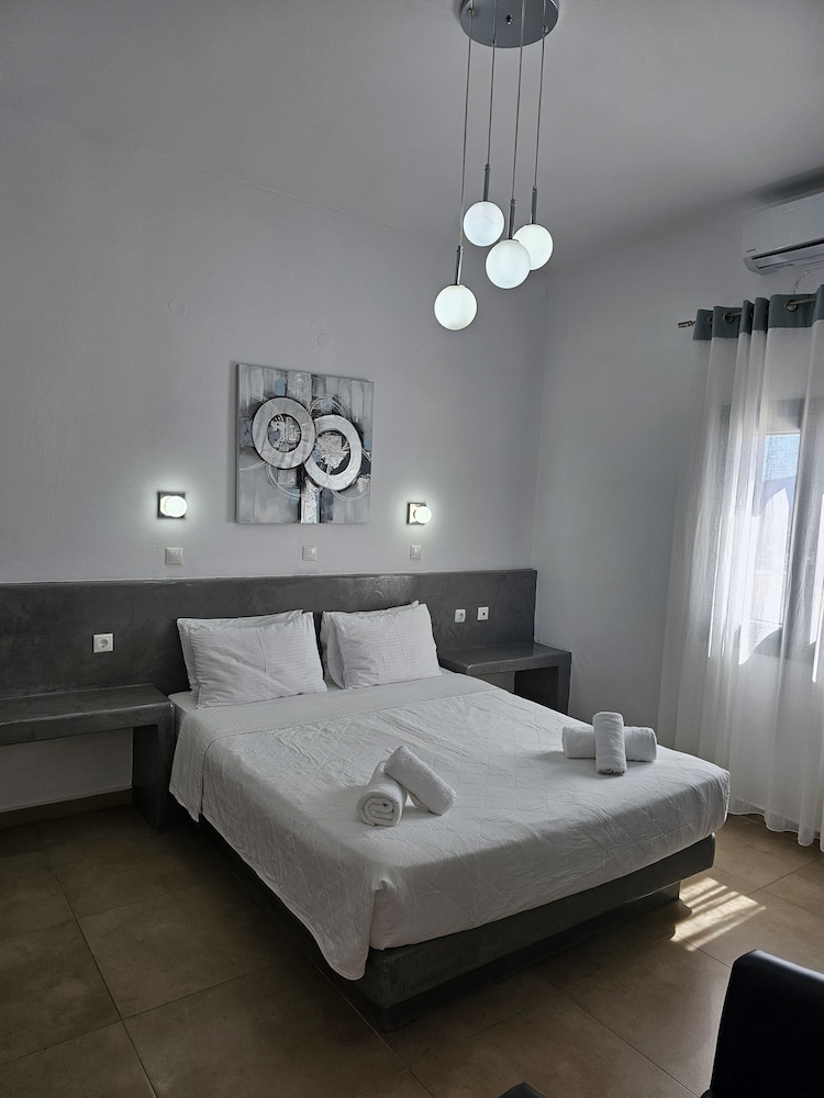 Hotel Leta - carbon neutral hotel in Fira