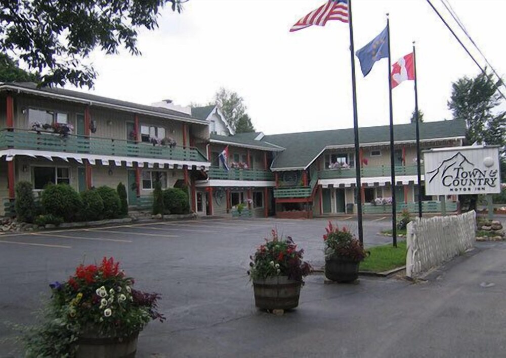 Town & Country Motor Inn - carbon neutral hotel in Lake Placid