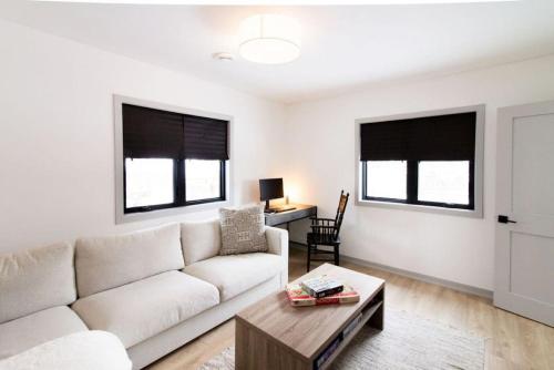 Walk to Downtown Picton 4 bedroom — 4-Star Luxury Hotel in Picton, Canada