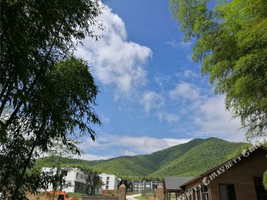 Shikang Shiwai Taoyuan Leisure Tourist Resort — hotel in Taozhou