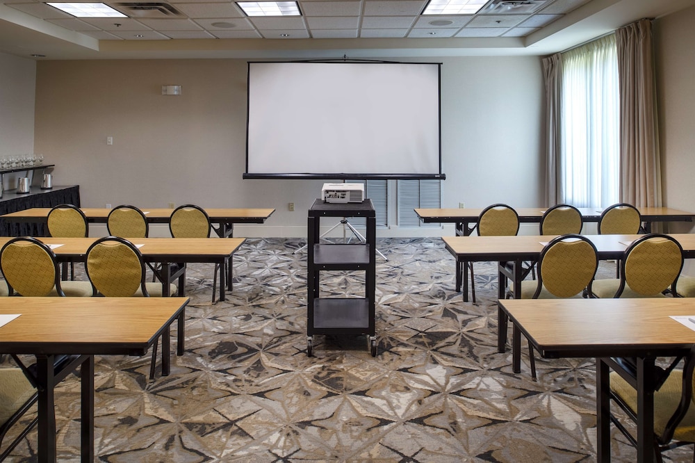 Hilton Garden Inn Chesterfield - photo 40