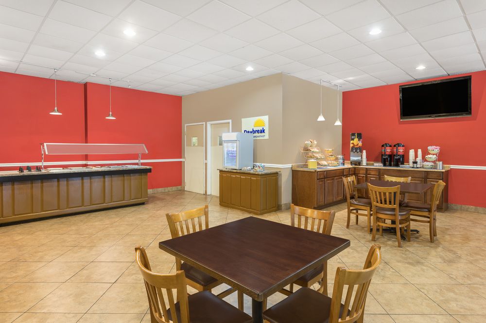 Knights Inn Gretna New Orleans West Bank - photo 32