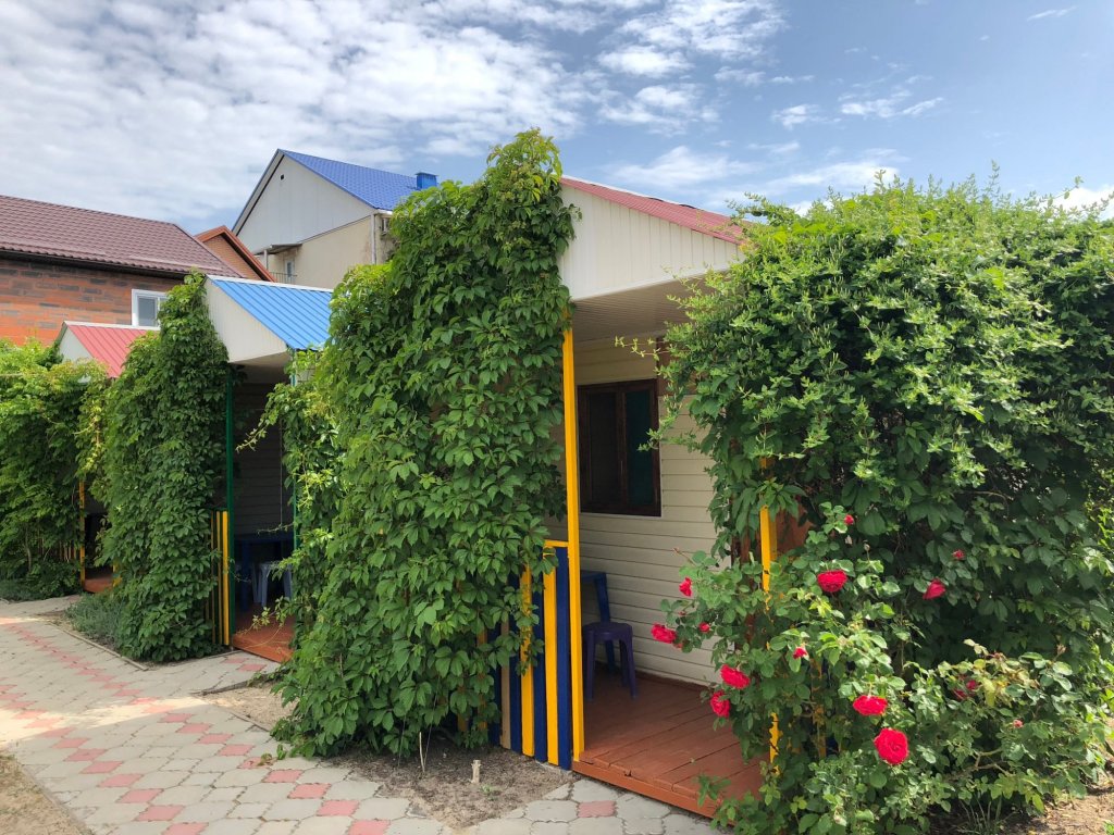 Baza otdykha Yuzhniy Bereg in Golubitskaya, Russia