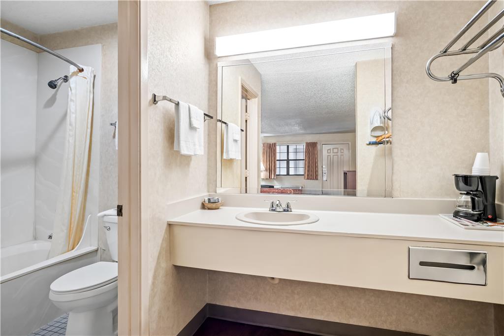 Americas Best Value Inn Midlothian Cedar Hill - photo 21