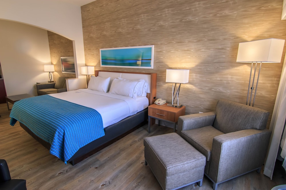 Holiday Inn Express & Suites Farmington by IHG - photo 13