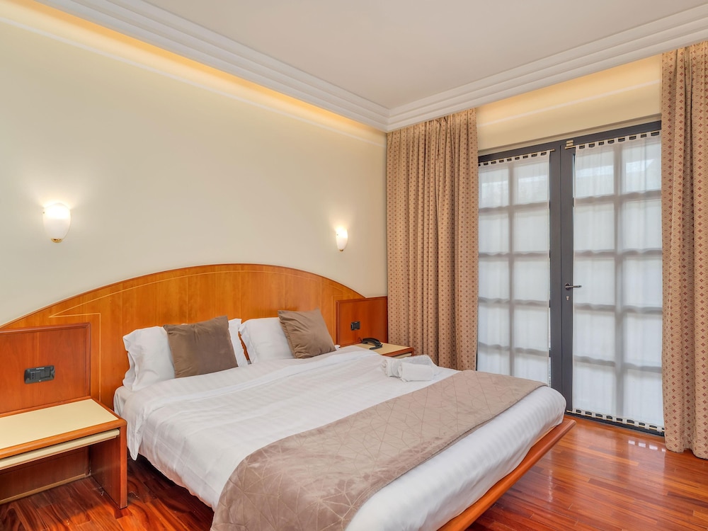 B&B Hotels Hotel Prestige Ornago — 4-Star Luxury Hotel in Ornago, Italy