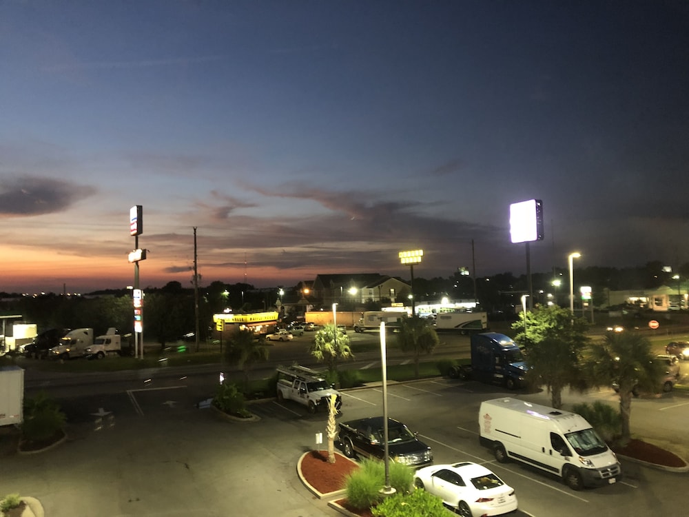Days Inn by Wyndham McDonough - photo 10