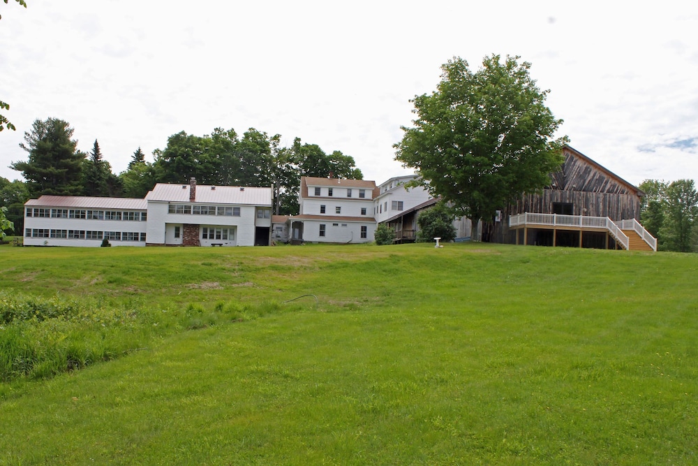 Lake Shore Farm Inn - photo 48
