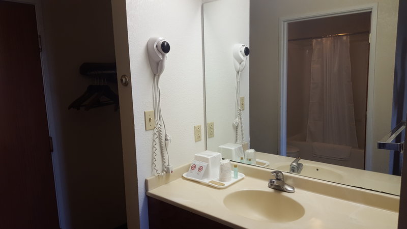 Arlington Inn And Suites - photo 8