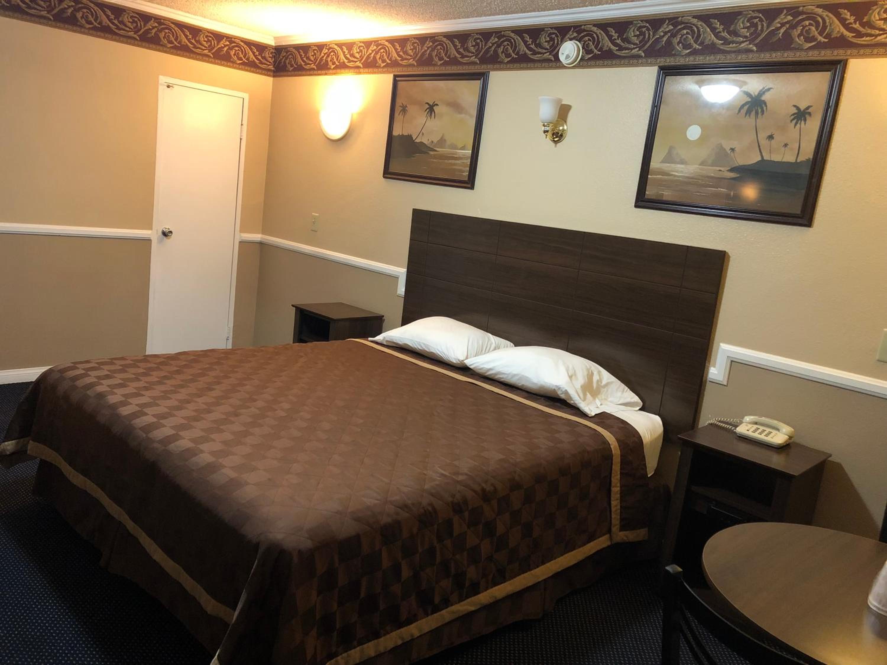 Whittier Travel Inn - photo 8