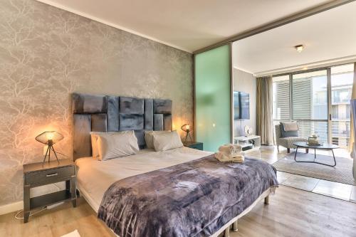 Harbour Bridge Apartment on Waterfront Canal — 4-Star Luxury Hotel in Cape Town, South Africa