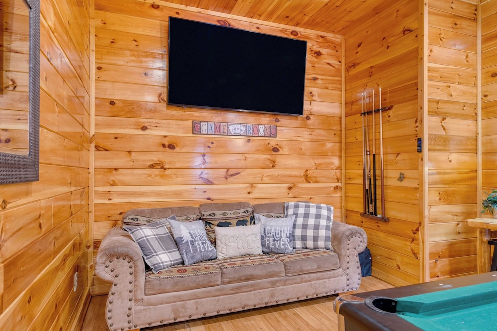 Bear Cove by Avantstay Hot Tub Pool Table - photo 7