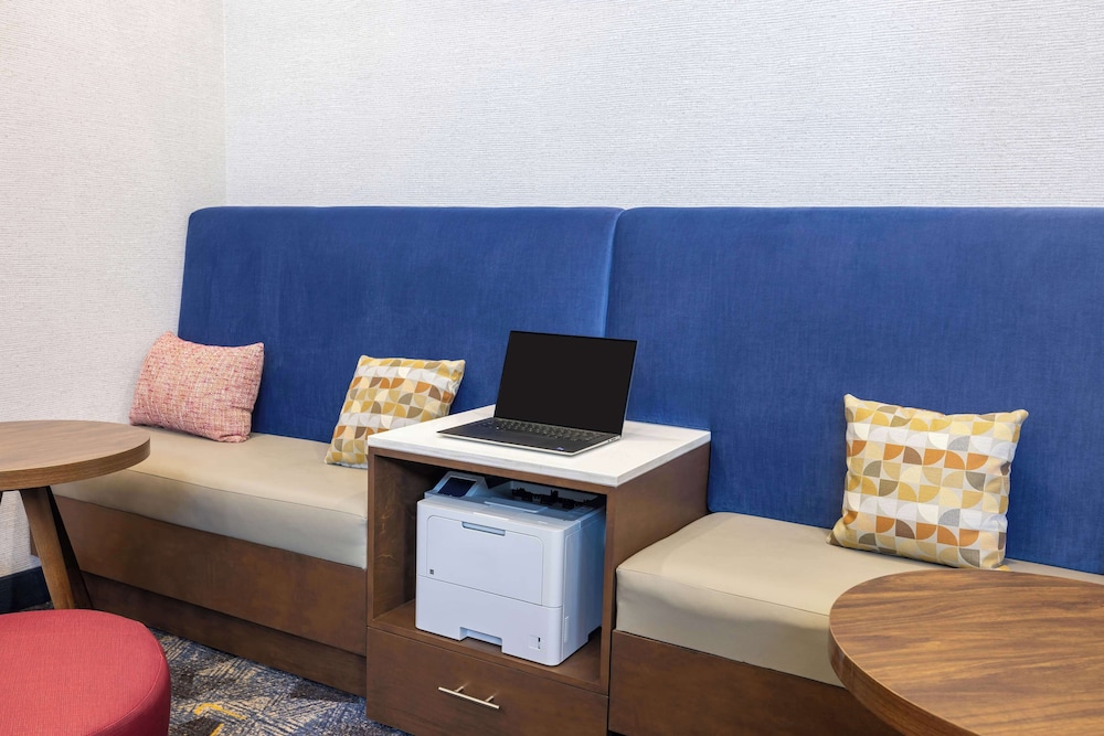 Hampton Inn & Suites Brenham - photo 43