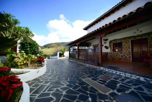Charming apartment in Los Silos with terrace and barbecue — 4-Star Luxury Hotel in Los Silos, Spain